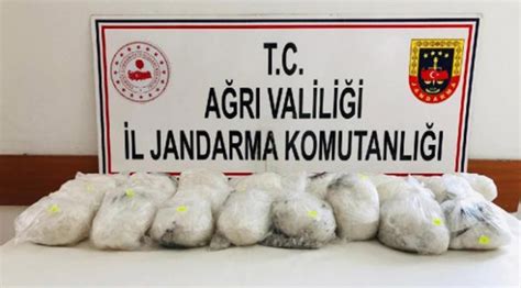 T­ü­r­k­i­y­e­-­İ­r­a­n­ ­s­ı­n­ı­r­ı­n­d­a­ ­3­0­ ­k­i­l­o­ ­u­y­u­ş­t­u­r­u­c­u­ ­e­l­e­ ­g­e­ç­i­r­i­l­d­i­